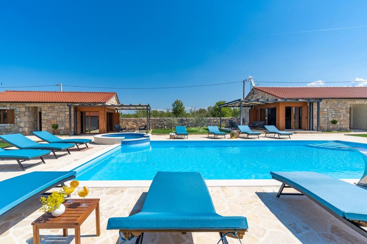 New! Promina Luxury Villa With 72Sqm Heated Pool, Jacuzzi, Infrared Sauna, Tennis Court, Media Room Bogatic Exterior photo