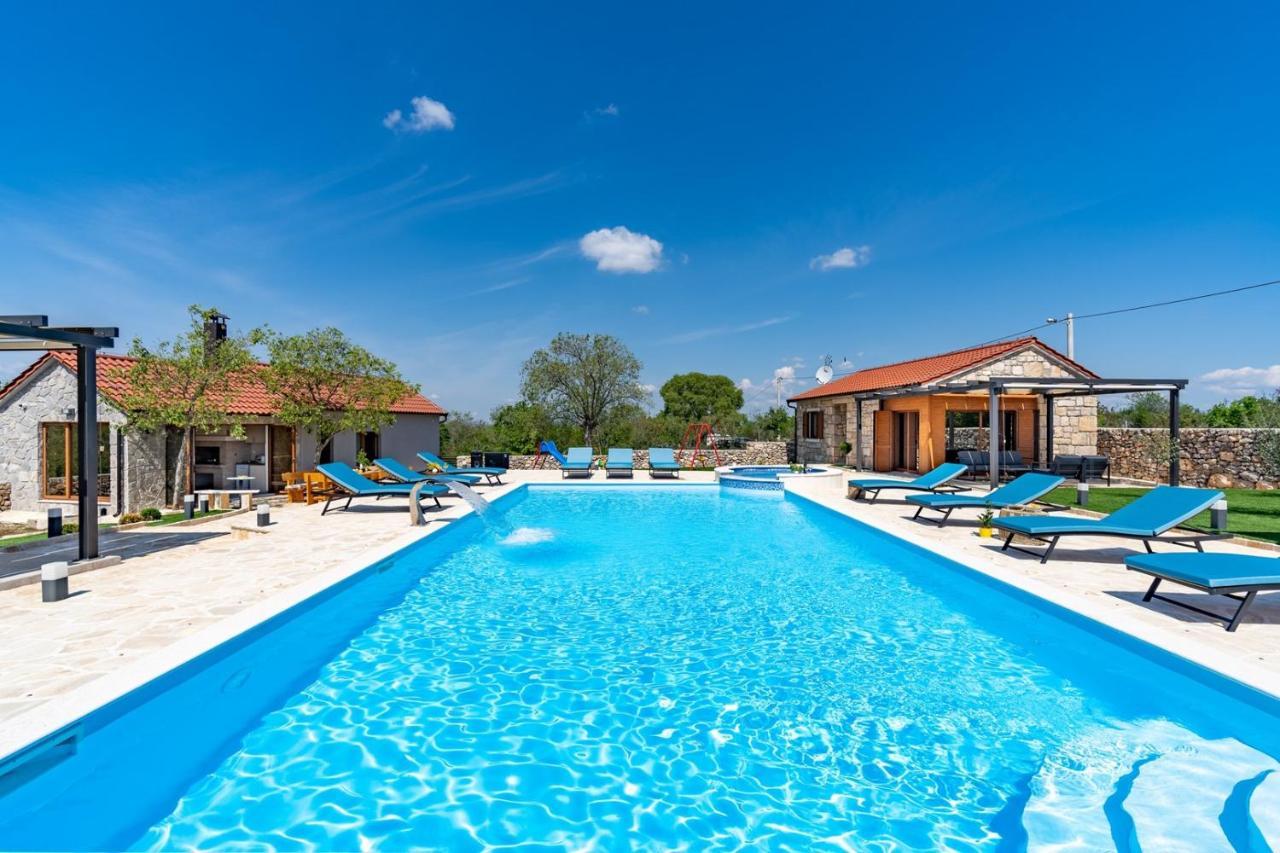 New! Promina Luxury Villa With 72Sqm Heated Pool, Jacuzzi, Infrared Sauna, Tennis Court, Media Room Bogatic Exterior photo