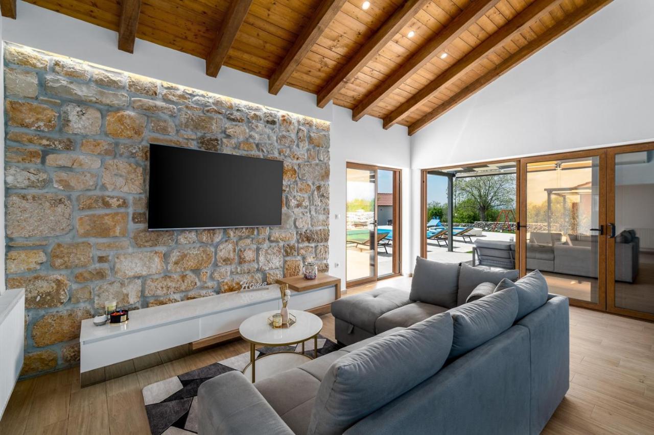New! Promina Luxury Villa With 72Sqm Heated Pool, Jacuzzi, Infrared Sauna, Tennis Court, Media Room Bogatic Exterior photo