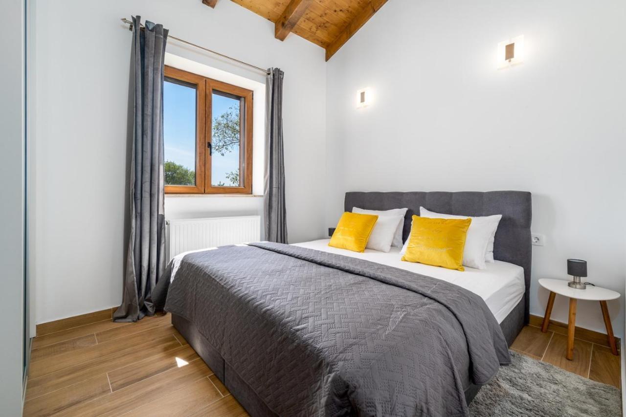 New! Promina Luxury Villa With 72Sqm Heated Pool, Jacuzzi, Infrared Sauna, Tennis Court, Media Room Bogatic Exterior photo