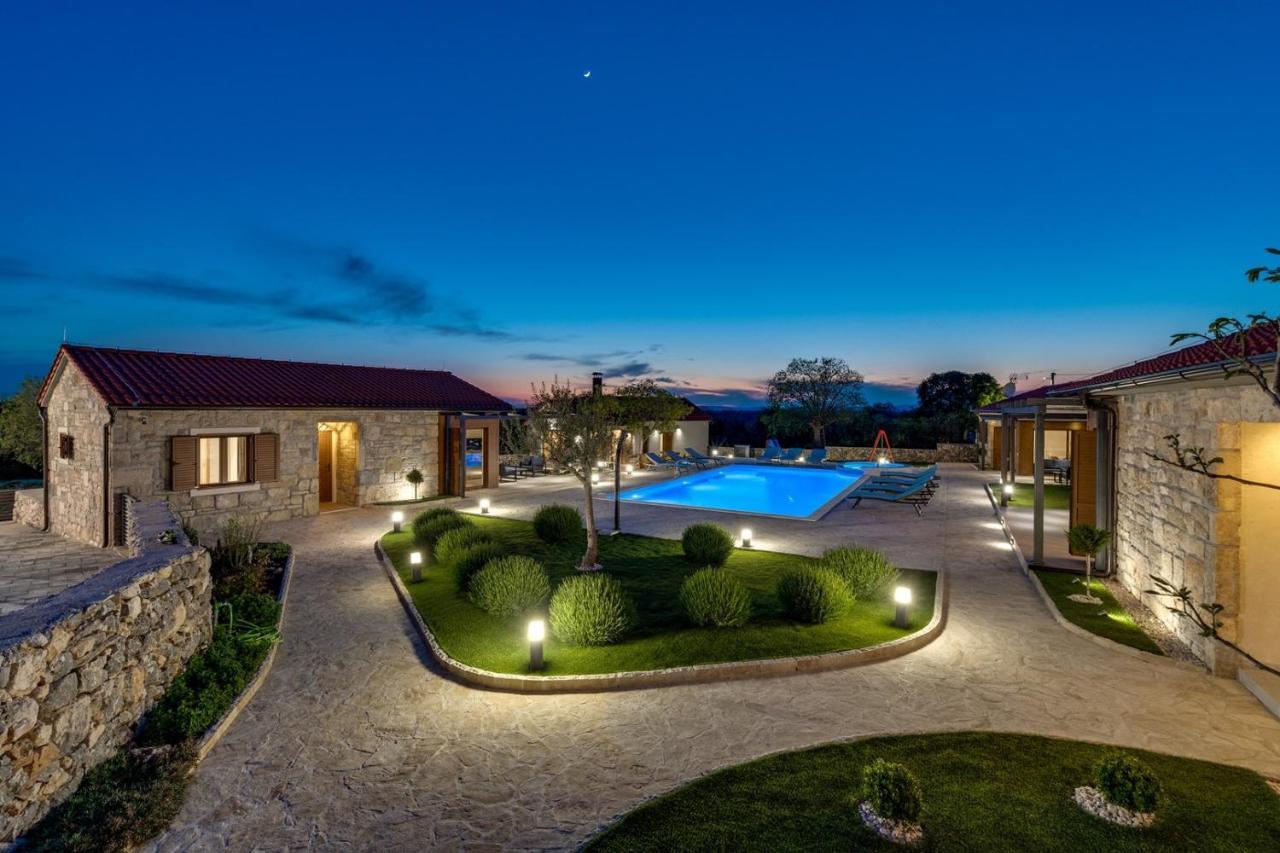 New! Promina Luxury Villa With 72Sqm Heated Pool, Jacuzzi, Infrared Sauna, Tennis Court, Media Room Bogatic Exterior photo