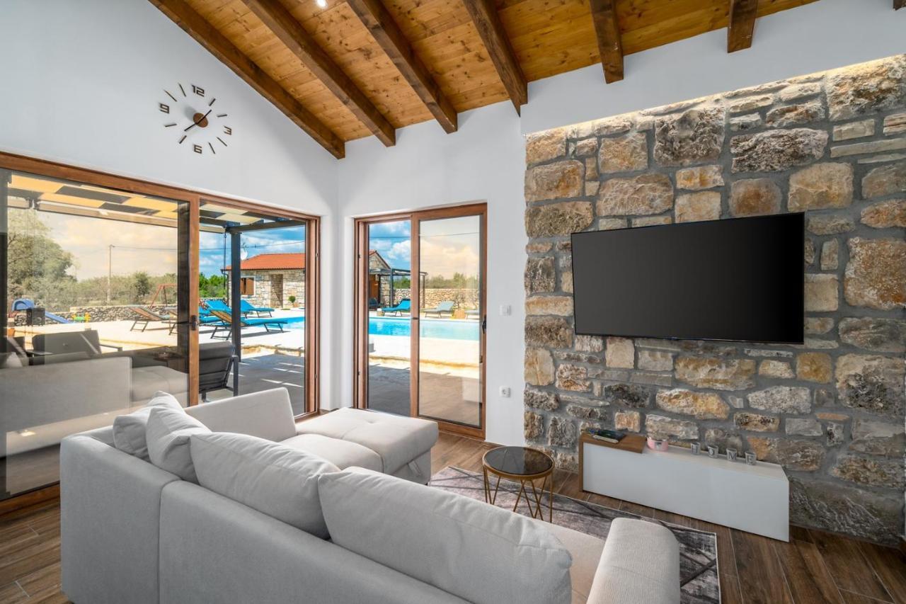 New! Promina Luxury Villa With 72Sqm Heated Pool, Jacuzzi, Infrared Sauna, Tennis Court, Media Room Bogatic Exterior photo